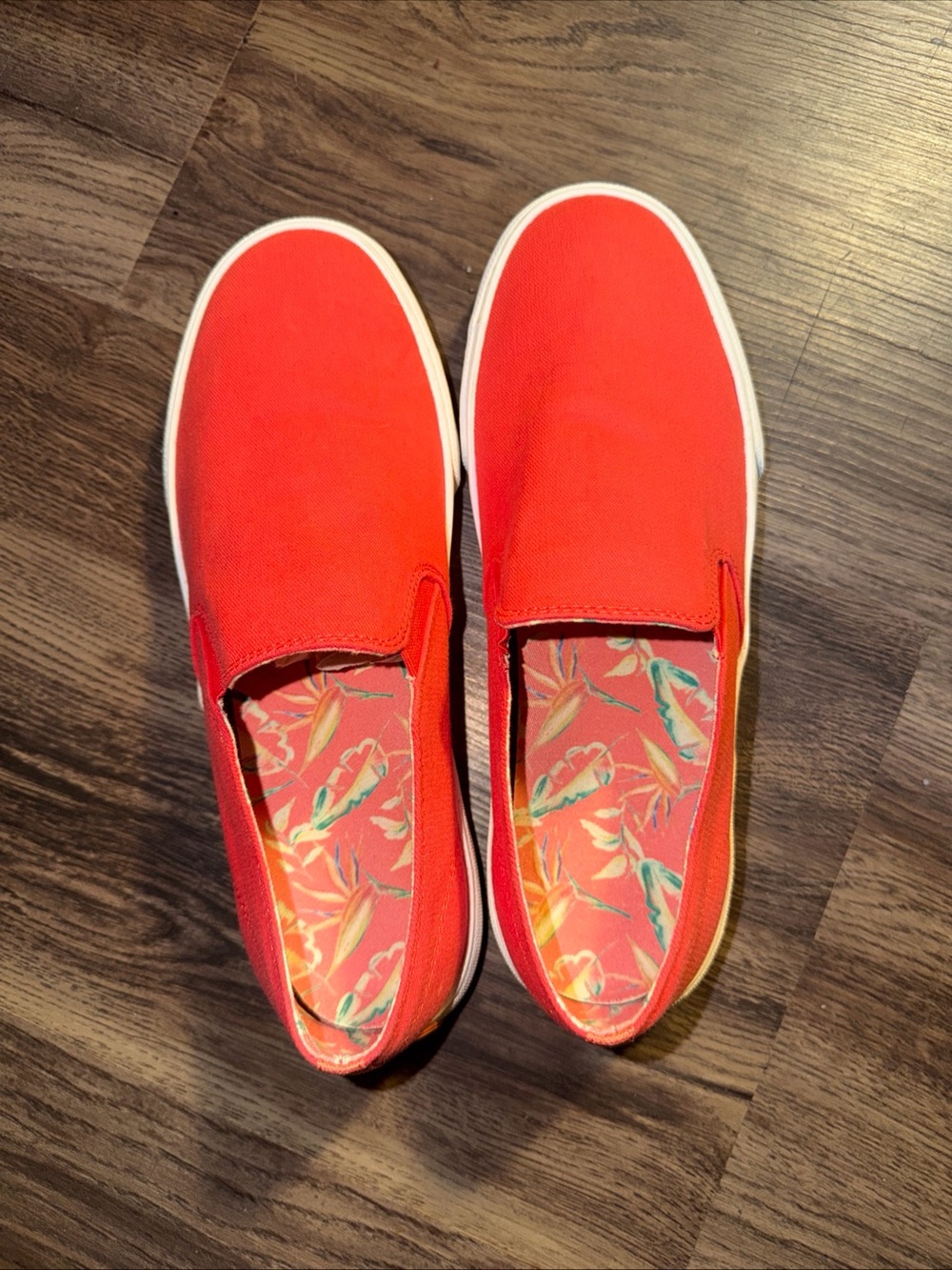 Vionic Women's Slip-On Sneakers in Bright Coral Red Sz 9